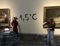 Activistas se pegan a un cuadro en el Prado