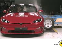 El Tesla Model S durante una prueba de seguridad de Euro NCAP.