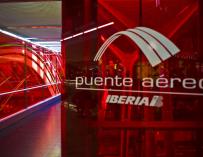 El éxito del AVE Madrid-Barcelona tiñe de negro el futuro del puente aéreo