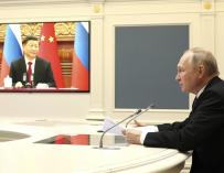 El presidente de Rusia, Vladimir Putin, en una videconferencia con su homólogo chino, Xi Jinping.