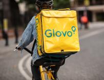 'Riders' y taxistas demandan a Glovo por supuesto empleo de falsos autónomos