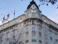 Memorias desde cinco euros: El icónico hotel Ritz subasta 750 lotes de materiales