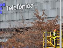 Vista de la sede de Telefónica, a 28 de noviembre de 2023, en Madrid (España)