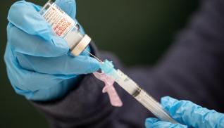 Estados Unidos tiene por primera vez más vacunados que contagiados