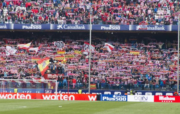 La presencia femenina en los estadios de fútbol es cada vez mayor, según un estudio español