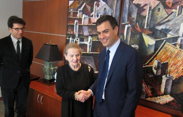 Pedro Sánchez viaja a Bruselas para participar en unas conferencias invitado por el instituto de Madeleine Albright