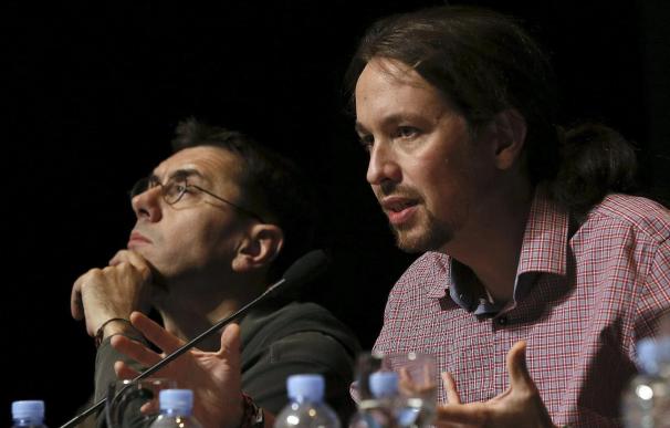 El líder de Podemos, Pablo Iglesias, acompañado por Juan Carlos Monedero.