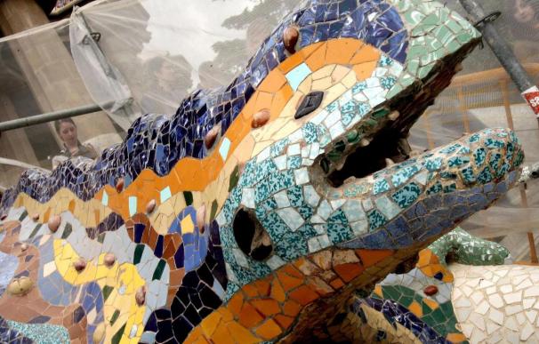 Barcelona regala réplica de dragón de Gaudí a Shanghái en su Día en Expo 2010