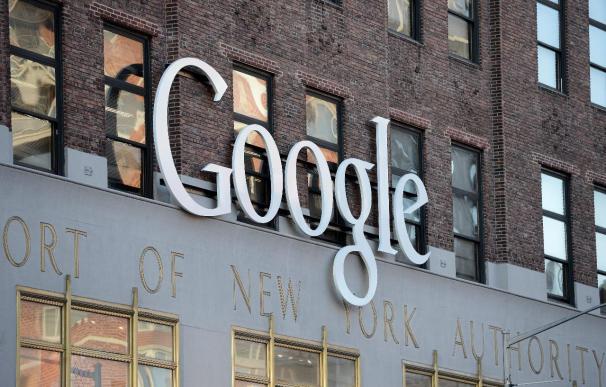 El logo de Google es visto en la sede de la firma en Nueva York (EE.UU.)