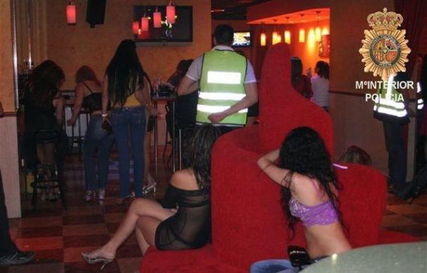 Policía Nacional ve previsible un "aumento" de la prostitución en club privados instalados en domicilios particulares.