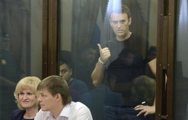 El opositor Navalni queda en libertad en una decisión sin precedentes de la Justicia rusa