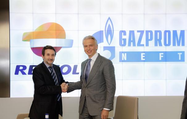 Repsol sella acuerdo con Gazprom Neft para reforzar colaboración en Siberia y explorar inversiones conjuntas