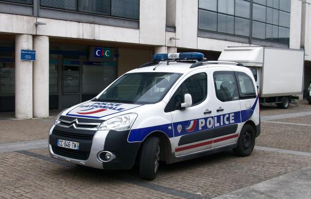 Fotografía de un coche de la policía de Francia.