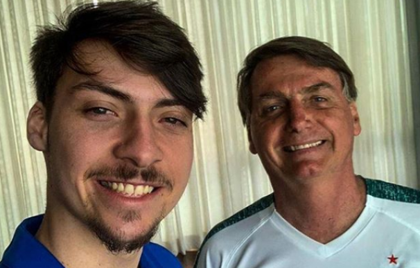 Jair Renan Bolsonaro y su padre