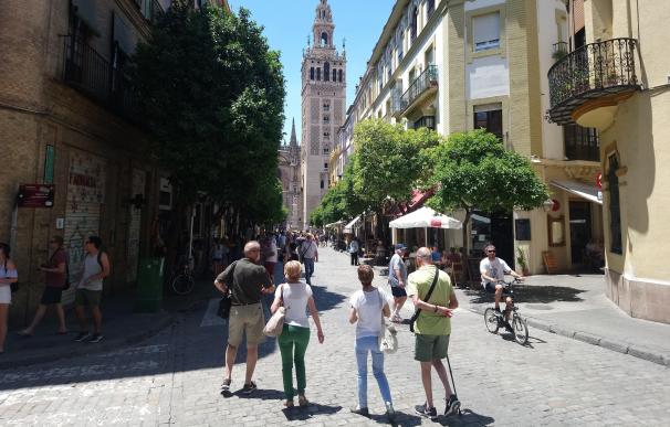 turistas turismo calle Sevilla España coronavirus Turistas en una céntrica calle sin coches 26/8/2020