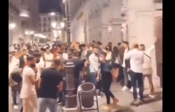 Captura del video de la fiesta en el centro de Granada