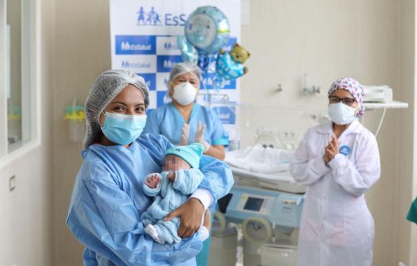Jorgito, el bebé prematuro que se ha convertido en la persona más joven en superar el coronavirus