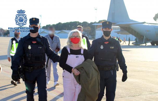 La Policía Nacional traslada a España a la etarra María Natividad Jáuregui Espina entregada por las autoridades belgas. POLICÍA NACIONAL 22/11/2020