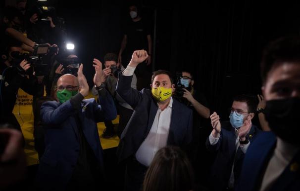 El líder de ERC, Oriol Junqueras, en un acto de campaña de ERC junto al exconseller Raül Romeva y el candidato de ERC a la Presidencia, Pere Aragonès.