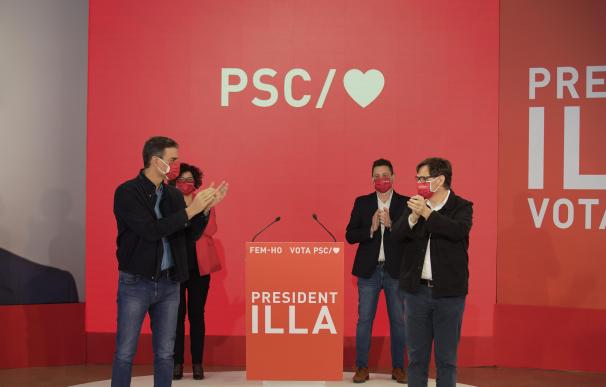 El presidente del Gobierno, Pedro Sánchez, en un acto de campaña del PSC con el candidato Salvador Illa.