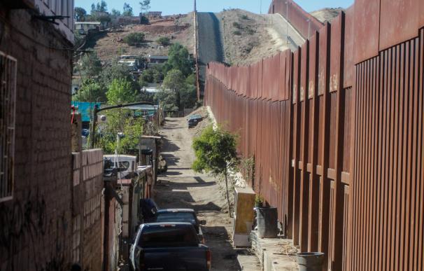 Vista hoy del muro fronterizo estadounidense en la ciudad de Tijuana, Baja California (México)