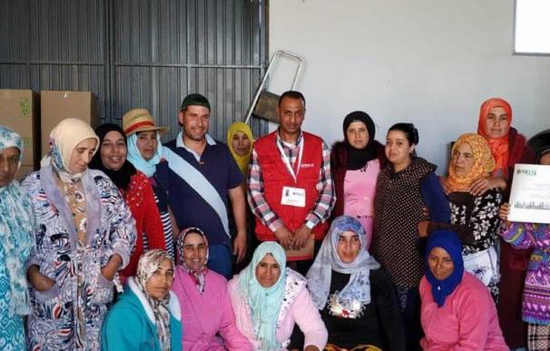 Miles de mujeres procedentes de Marruecos trabajan en la campaña de la fresa en Huelva.