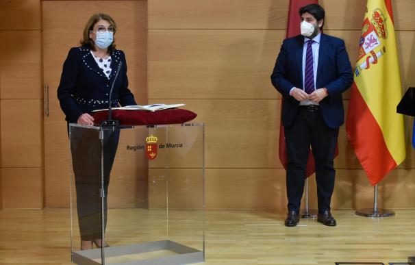 La nueva consejera de Educación y Cultura de Murcia, María Isabel Campuzano durante la ceremonia de toma de posesión de su cargo.