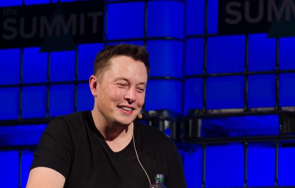 La receta de Elon Musk para ser un experto en una temática es sencilla.