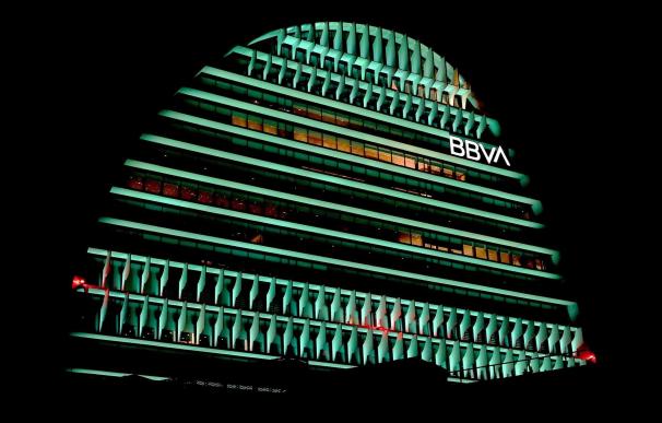 El edificio La Vela de BBVA iluminado de color verde.
BBVA
  (Foto de ARCHIVO)
5/3/2021