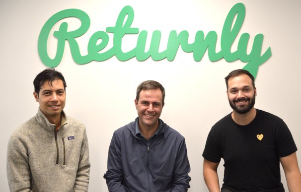 Equipo fundador de Returnly, con su CEO en el centro.
