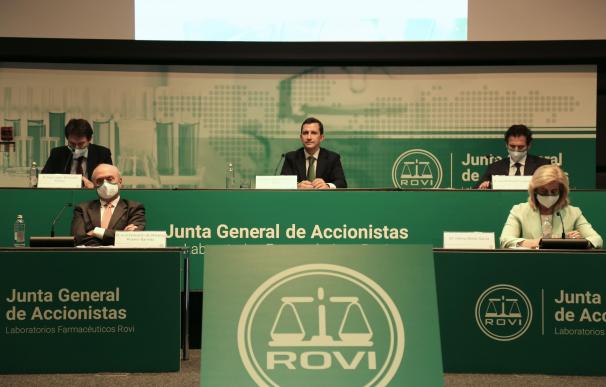 Javier López-Belmonte Encina, vicepresidente de datos de Rovi, en el centro de la imagen