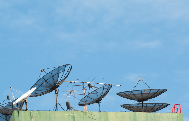 Antenas con conexión por satélite.