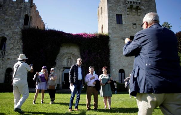 Los jardines de las Torres de Meirás han abierto sus puertas al público con las primeras visitas guiadas.