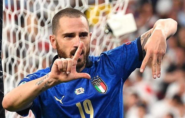 El jugador de la selección italiana de fútbol Leonardo Bonucci celebra tras marcar ante Inglaterra