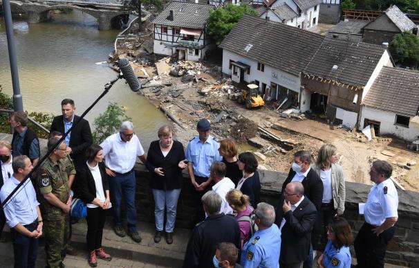 Angela Merkel, en las zonas afectadas por las inundaciones.