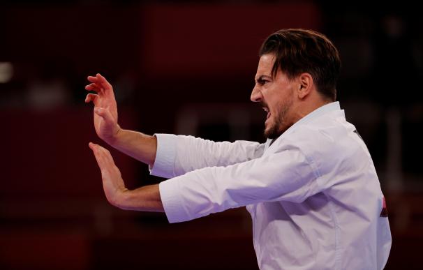 Damián Quintero de España en el torneo kata masculino de karate por los Juegos Olímpicos 2020.