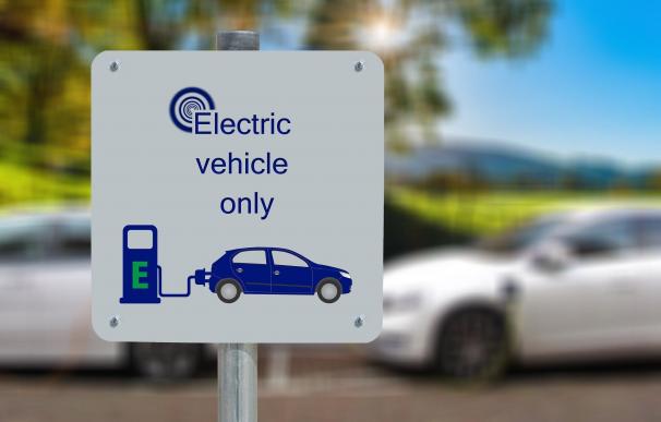 El coche eléctrico aviva la fiebre del litio y multiplicará por seis su valor en 2030