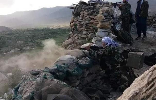 Militares del Ejército afgano disparando desde una posición en el centro de Afganistán
MINISTERIO DE DEFENSA DE AFGANIS
  (Foto de ARCHIVO)
9/12/2020