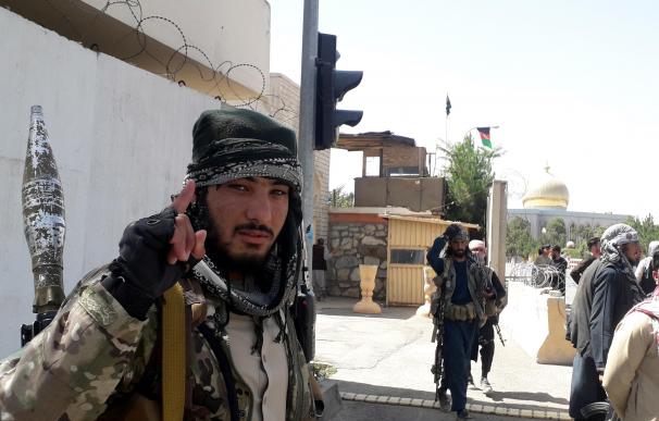 Billones de dólares y 20 años después los talibán estrechan el cerco en Kabul