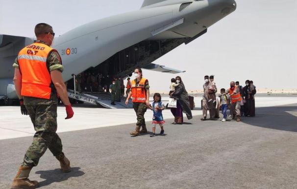 Avión español sale de Kabul