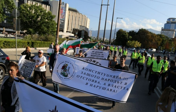 Protesta contra la campaña de vacunación en Bulgaria.
