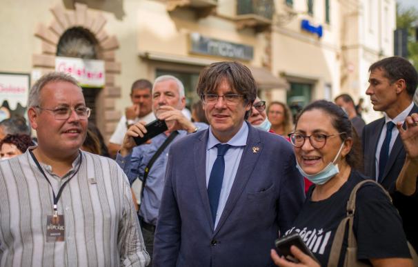 El expresidente de la Generalitat Carles Puigdemont acude al festival Adifolk