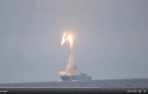 Lanzamiento del misil hipersónico Tsirkon desde una fragata de la Marina de Rusia