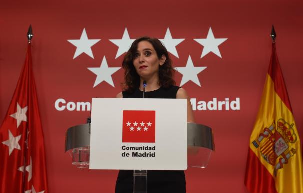 La presidenta de la Comunidad de Madrid, Isabel Díaz Ayuso, responde a los medios tras una reunión del Consejo de Gobierno de la Comunidad de Madrid, en la Real Casa de Correos, a 3 de noviembre de 2021, en Madrid, (España). En la sesión, donde se van a abordar diversos temas, destaca la aprobación de “la mayor bajada del IRPF que se ha realizado en Madrid”. Según la presidenta de la Comunidad de Madrid, esta medida supondría un ahorro para los madrileños de más de 300 millones de euros.
03 NOVIEMBRE 2021;MADRID;AYUSO;CONSEJO
Gustavo Valiente / Europa Press
3/11/2021