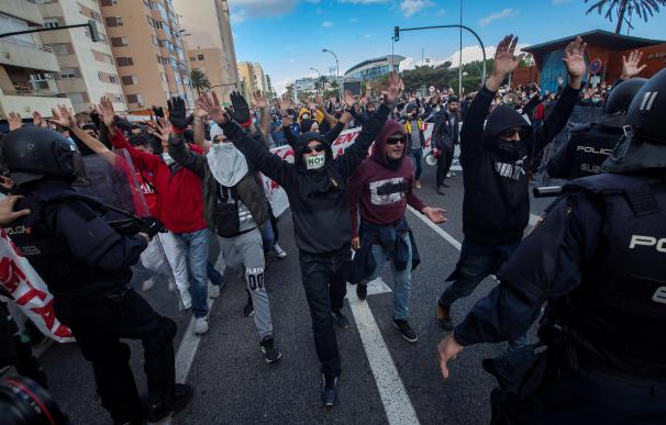 trabajadores del metal durante la manifestación por las calles de Cádiz
