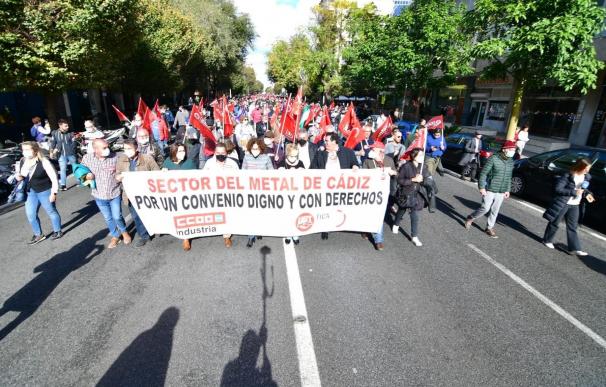 Cabeza de la manifestación en apoyo del metal por la avenida de Cádiz.
NACHO FRADE/EUROPA PRESS
23/11/2021