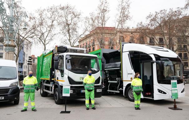 Trabajadores de limpieza y camiones de recogida de residuos en Barcelona AYUNTAMIENTO DE BARCELONA 19/2/2022