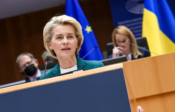 HANDOUT - 01 March 2022, Belgium, Brussels: European Commission President Ursula von der Leyen delivers a speech during an extraordinary plenary session of the European Parliament on the situation in Ukraine after the Russian invasion. Photo: Dati Bendo/EU Commision/dpa - ATTENTION: editorial use only and only if the credit mentioned above is referenced in full 01/3/2022 ONLY FOR USE IN SPAIN