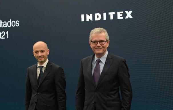 Pablo Isla posa junto a Óscar García Maceiras en su última presentación de resultados con Inditex.