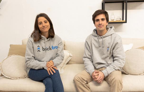 Carolina Santa Cruz y Guillermo Preckler, cofundadores de Brickbro